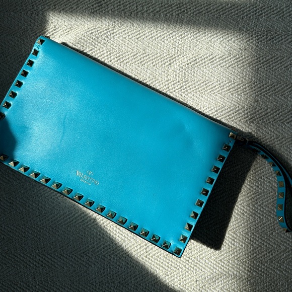 Valentino Garavani Rockstud leather clutch bag - Picture 2 of 7